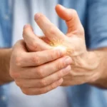 ¿Es malo tronar los dedos? Mitos y verdades sobre las articulaciones Es malo tronar los dedos