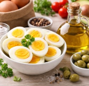 Beneficios de comer un huevo cocido con aceite de oliva