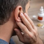 Causas del oído tapado y cómo destaparlo correctamente oido tapado causas