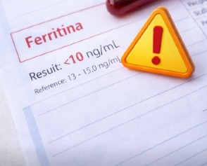 Ferritina baja con hemoglobina normal